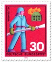 Stamp: Feuerwehr löscht brennendes Haus